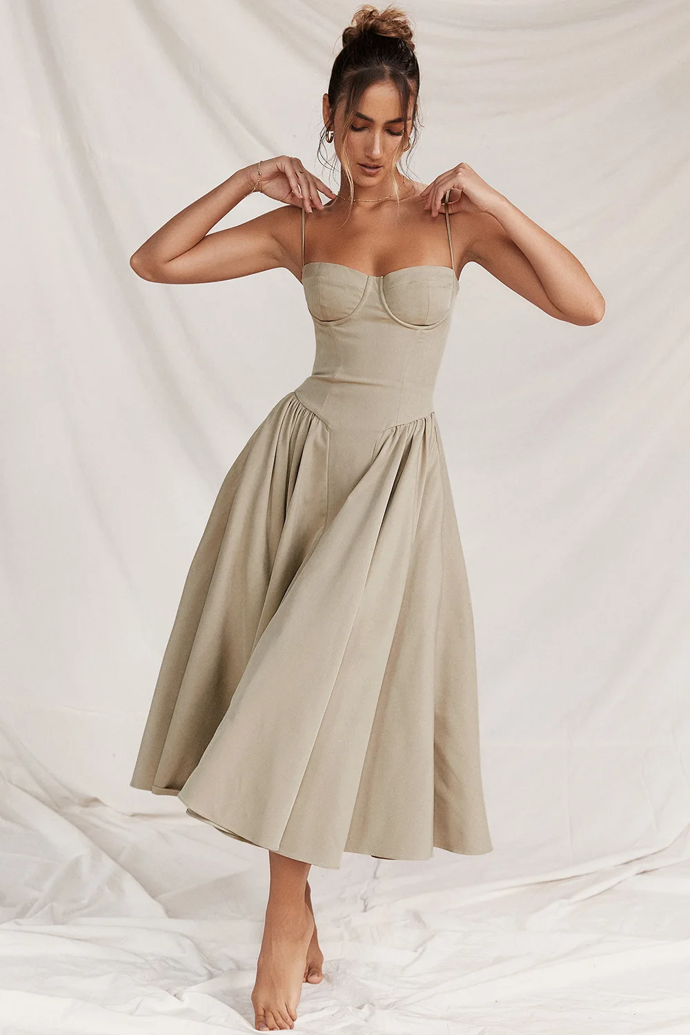 

European Vintage Spaghetti Tunic Evening Party Gown for Women’s Slimming A-line Sexy Suspender Low Cut Fashion Retro Dress