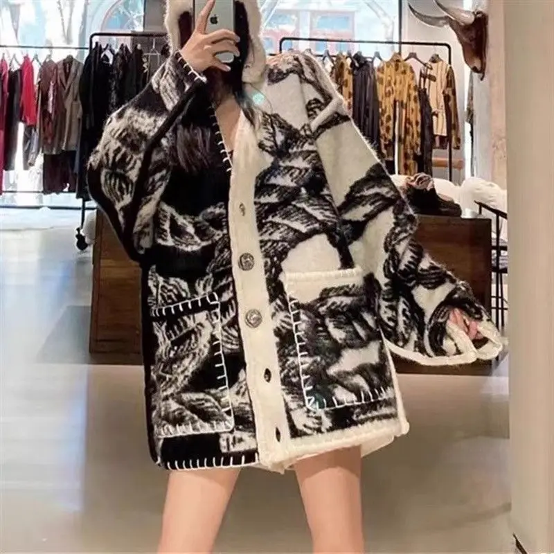 

Autumn and Winter Design Sense Wide Jacquard Color Matching Knitted Sweater Cardigan Jacket Women