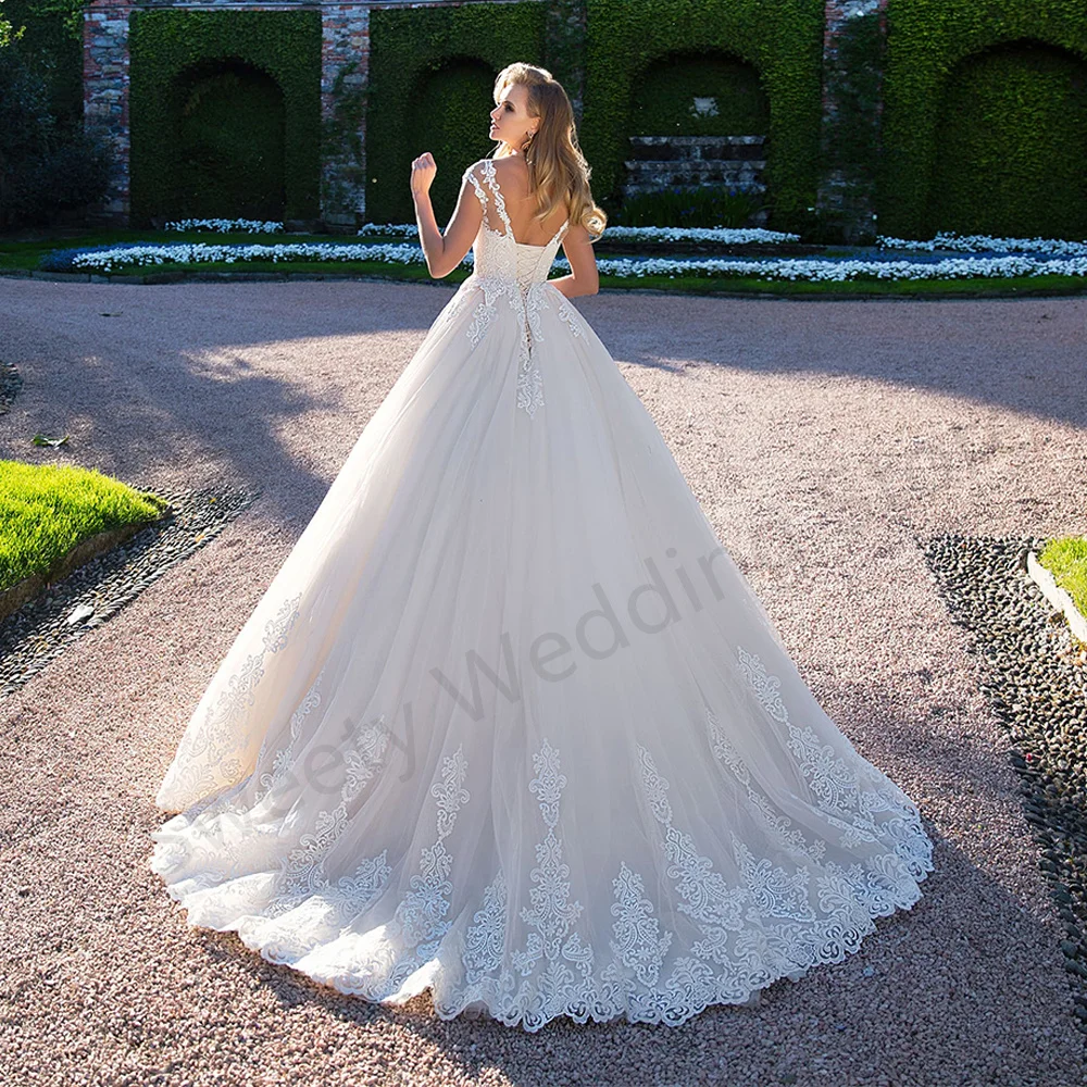 تول ناعم ثوب الكرة للعروس ، ثوب الكرة ، الأكمام قبعة الكلاسيكية ، مغرفة الرقبة ، مشد زين ، فساتين الزفاف