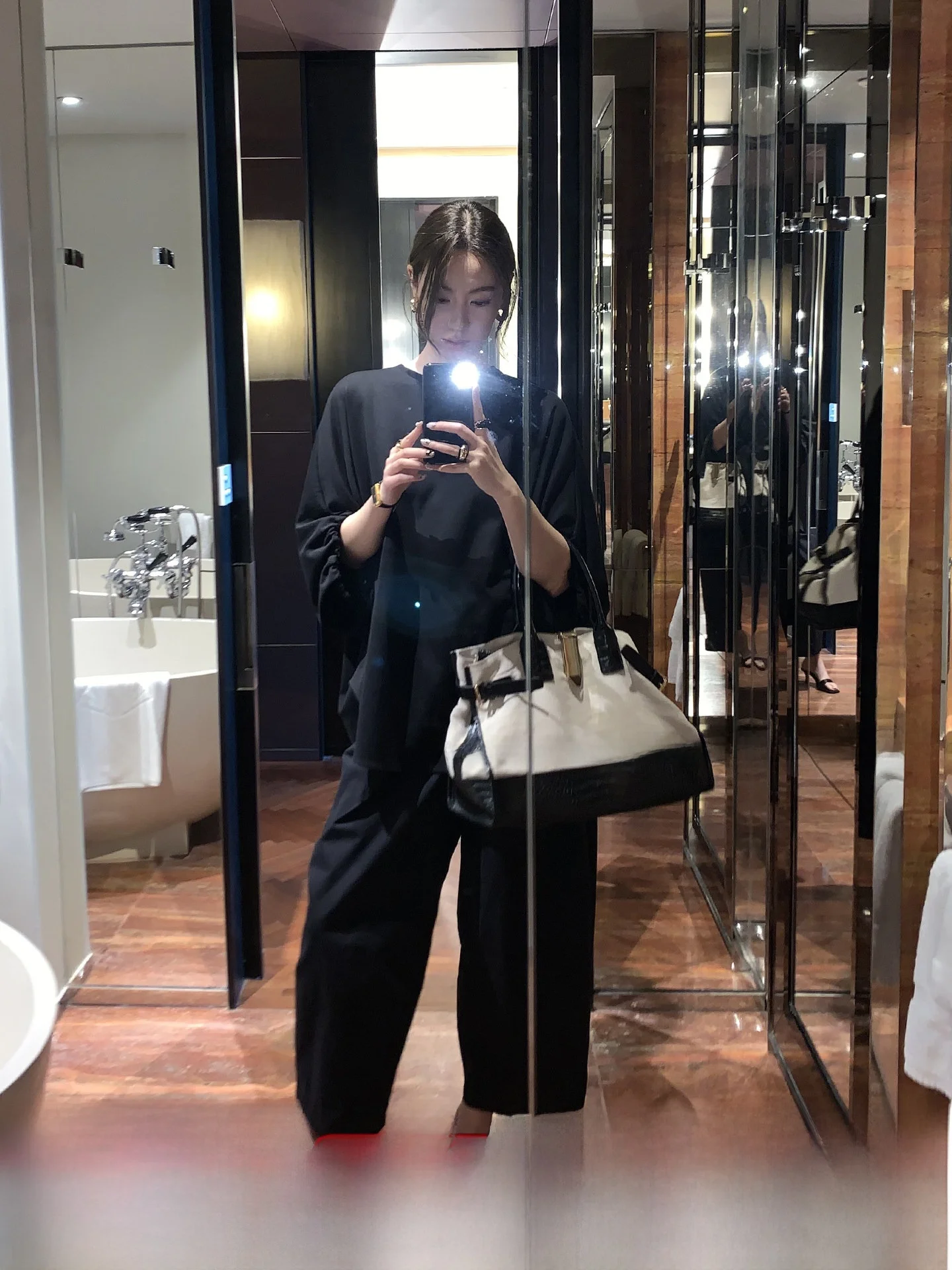 

Loose Bla round Ne T-irt Women's Early Autumn Versatile Commute Five-Quarter Sve Casual Sle Cotton Blend Top