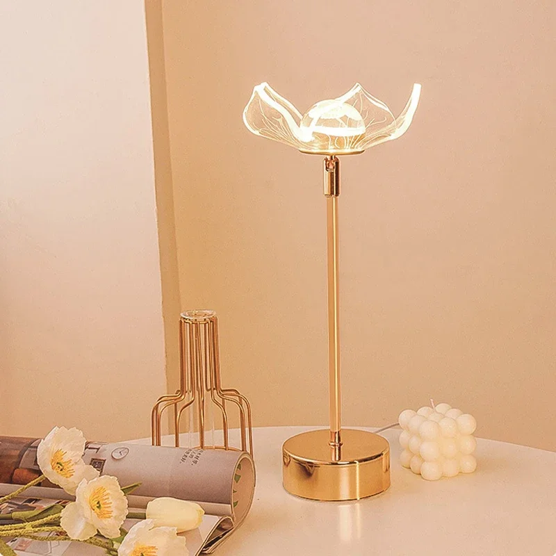 Gold Acrylic Butterfly LED Table Lamp Retro Desk Lamp Art Decor Hotel Villa LED Table Light Living Room Bedside USB Night Lights