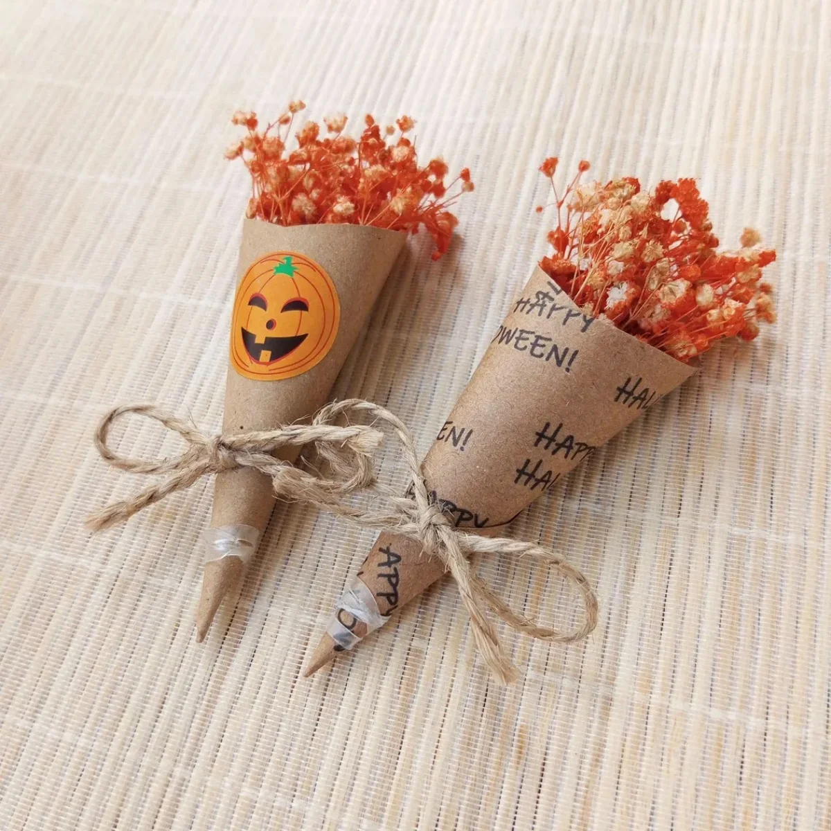 

Halloween Dry Flower Magnet Favors: Orange Bouquet, Pumpkin Sticker