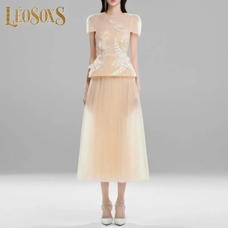 

LEOSOXS модные женские нишевые комплекты из 2 предметов с короткими рукавами и вышивкой, топ с высокой талией, сетчатая плиссированная юбка трапециевидной формы, новинка 2023 года