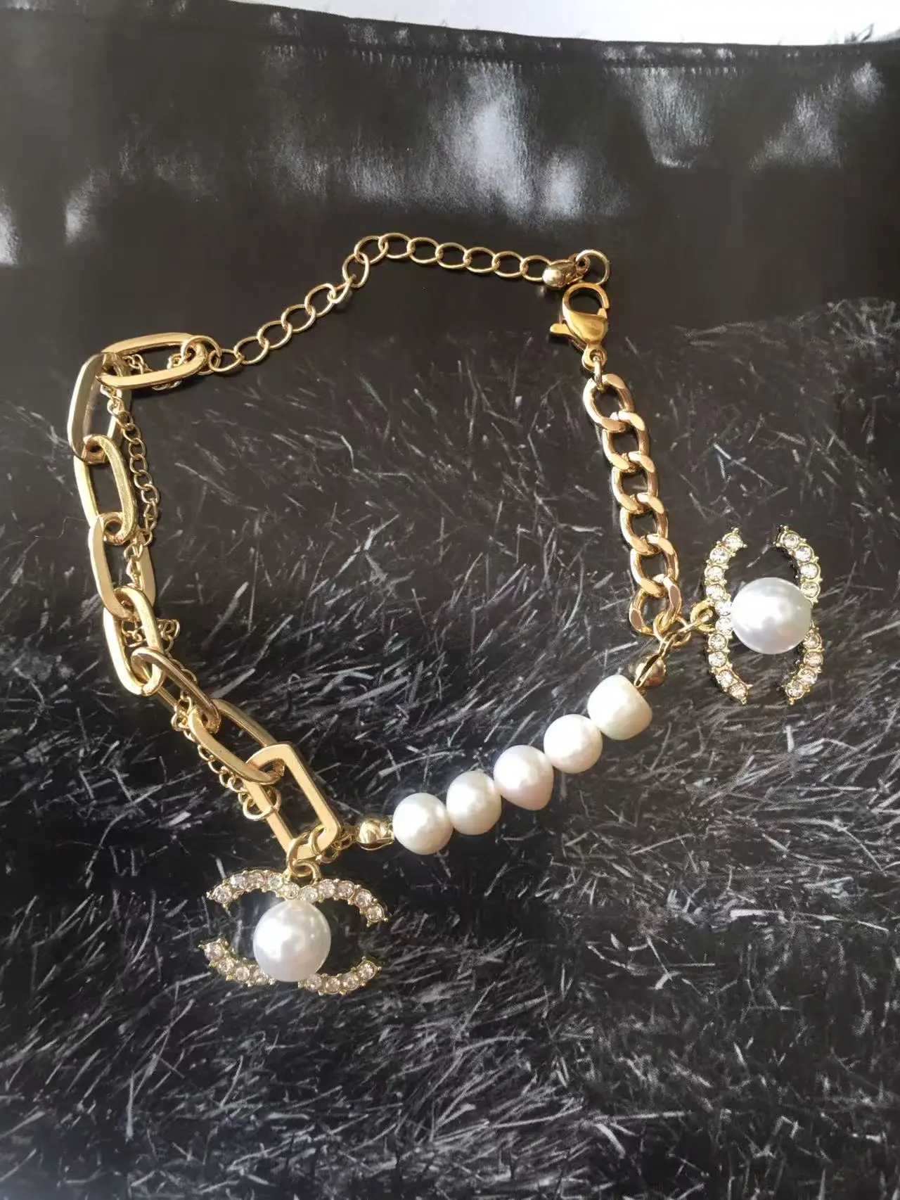 

Elegant | luxury 22cm pearl bracelet ins niche temperament senior sense bracelet all-match jewelry women 2025 new