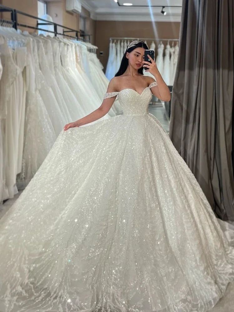 Shiny Wedding Dress Sequins With Embroidery Ball Gown Sweetheart V-Neck Sleeveless Button Robe De Mariee Lace Robe Customized