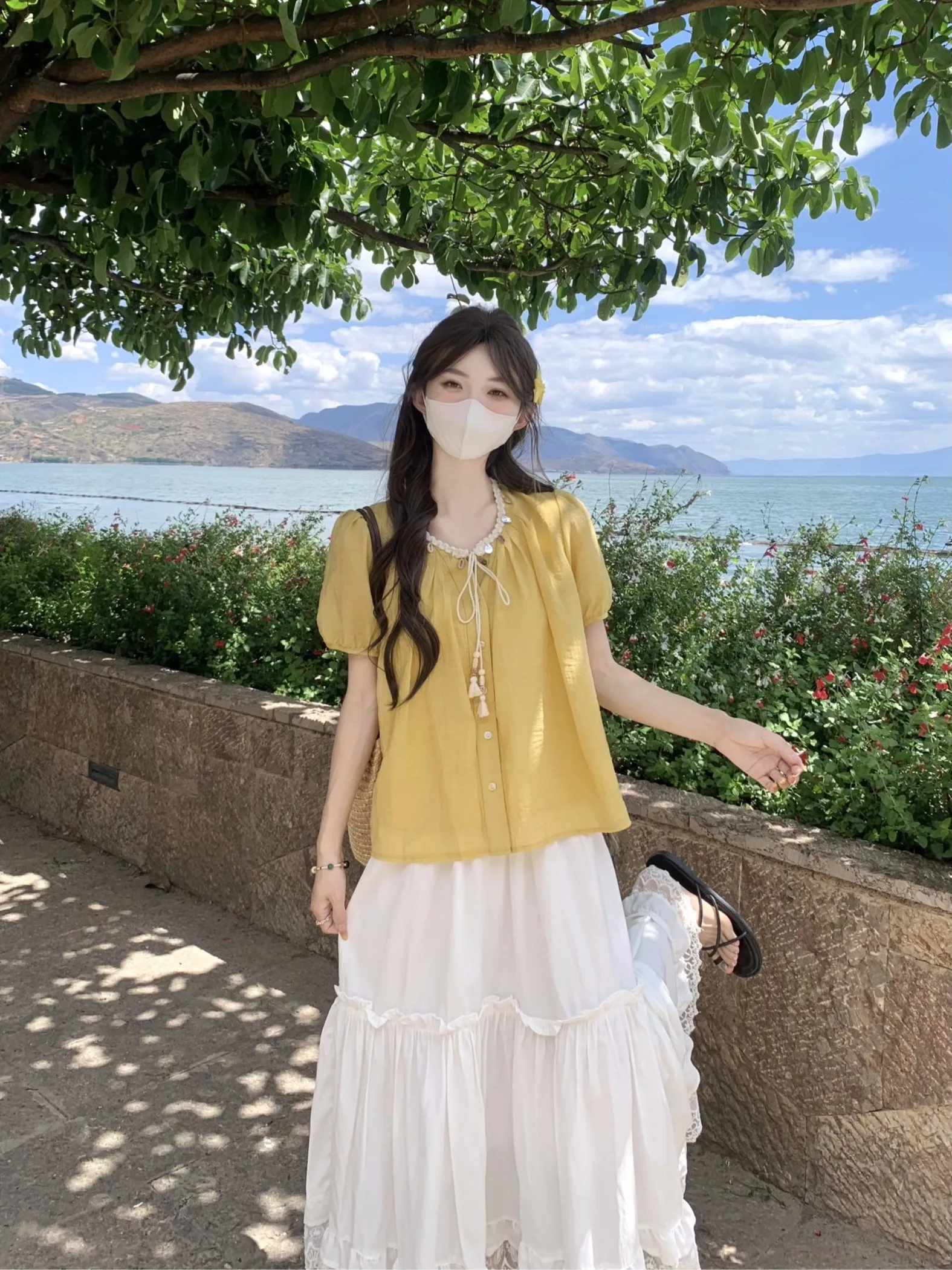 

Women's Loose Fit Yellow round Neck Shirt Spring 2026 New Style Casual Comfortable Slimming Trendy Top Button Detail Bubble S...