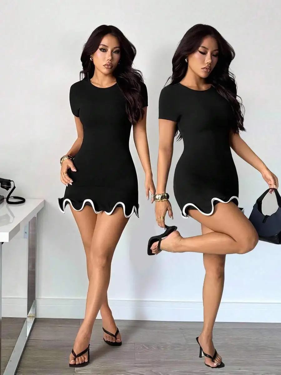 

Черное трикотажное мини-платье с рюшами по низу, облегающее, для повседневной носки и вечеринок