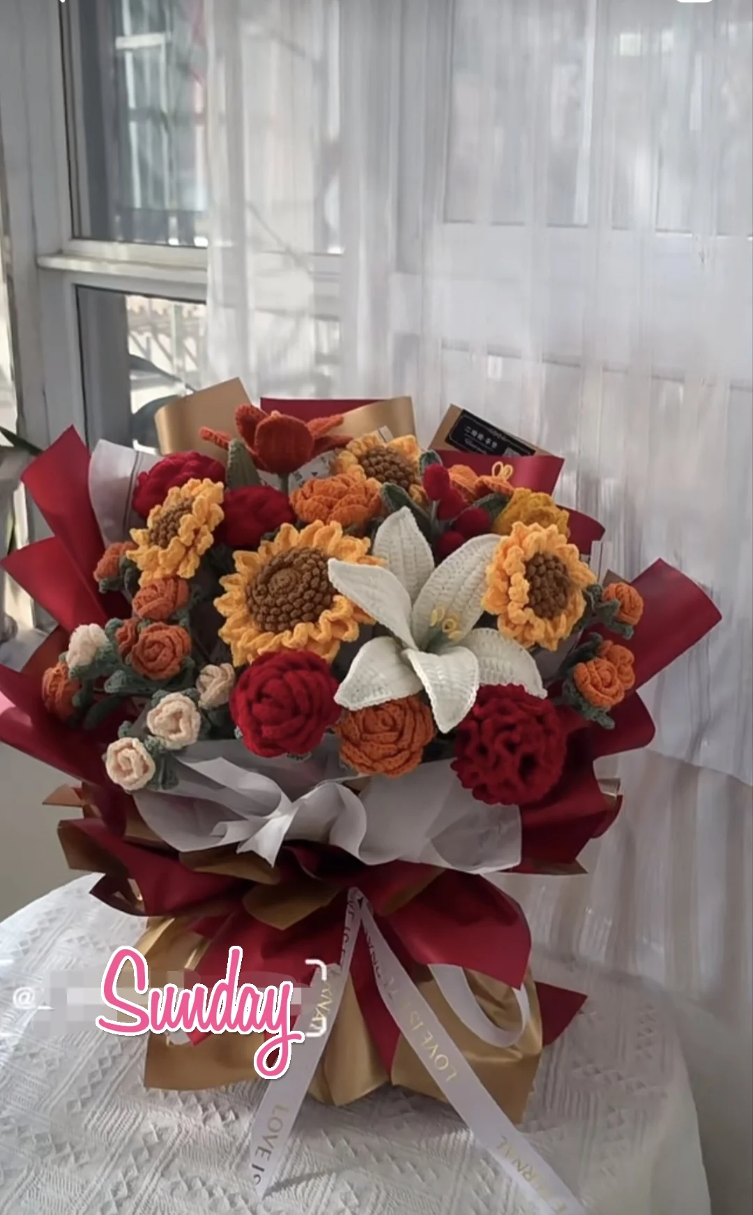 

Finished handwoven DIY rose bouquet crocheted wool forget-not bouquet