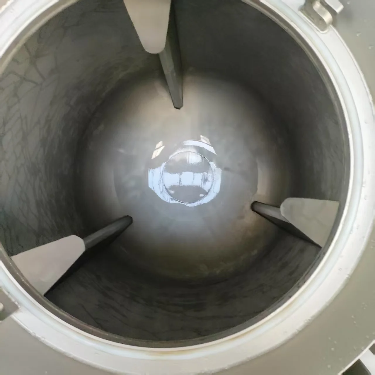 Przemysłowa maszyna do mieszania mięsa, hydrauliczny wakuowy tumbler do marynowania drobiu, owoców morza, do produkcji kiełbas, kurczaka, kaczki i przetwórstwa spożywczego.