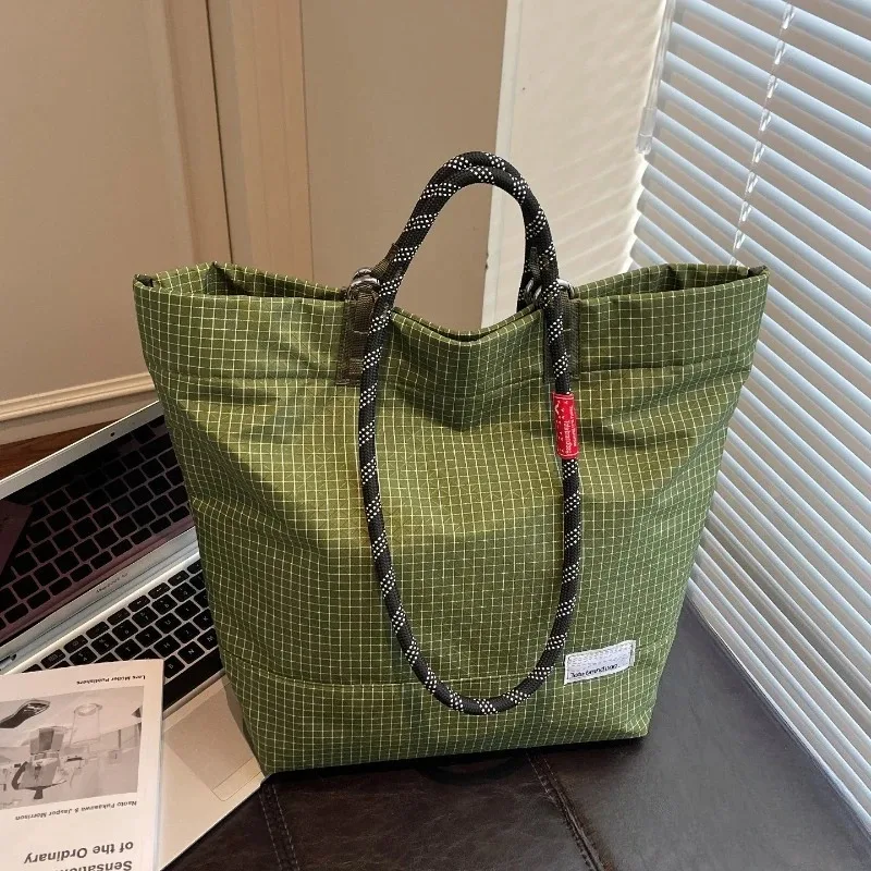 

1pcs Waterproof Lightweight Casual Nylon Tote Bag Durable Large Capacity Commuter Shoulder Bag for Daily Use