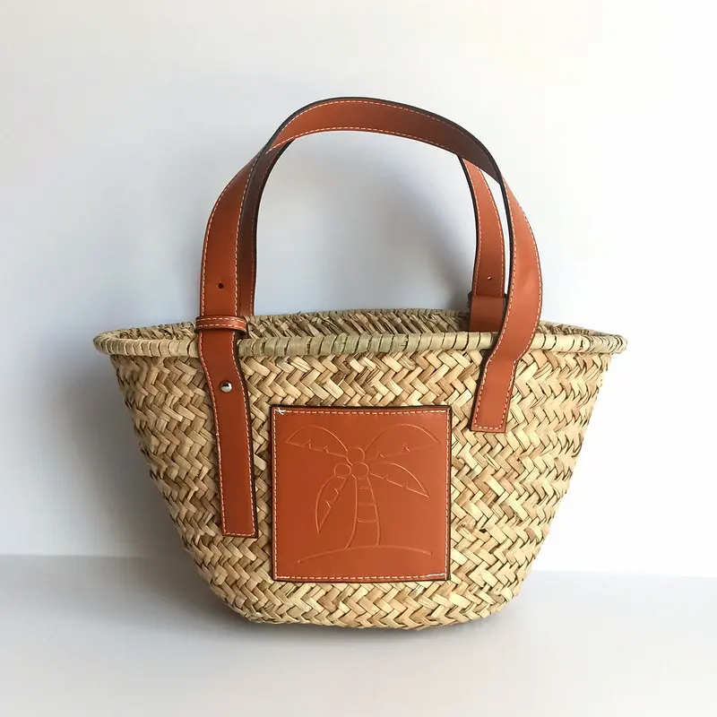 Female Vacation Photo Bag Handmade Straw Woven Bag European Style Triangular Grass Handbag Beach Bag Women\'s Decorative Bag