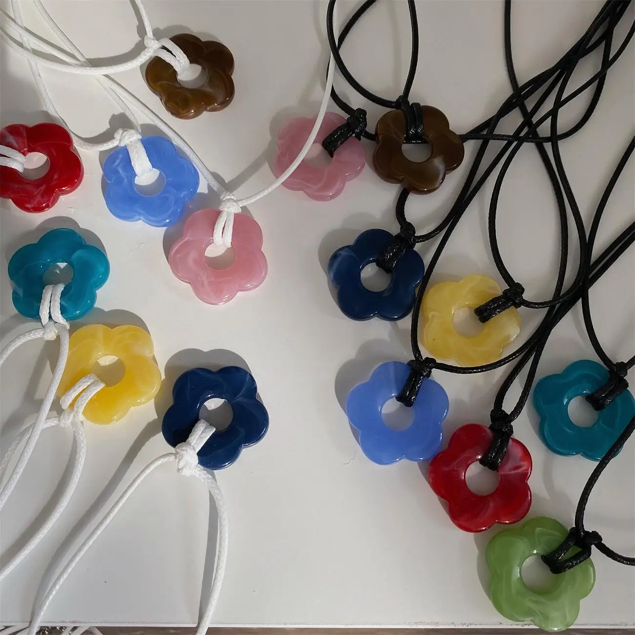 Countryside Style Hollow Acrylic Flower Pendant Wax Thread Woven Necklace Simple Vacation Summer Jewelry for Women