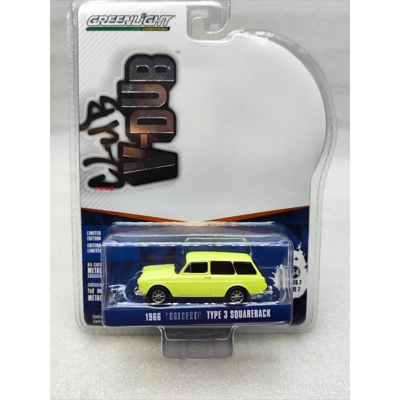 

1:64 1966 Тип 3 Squareback Высокая имитация литья под давлением автомобиля Модель из металлического сплава Украшение автомобиля Коллекция подарков