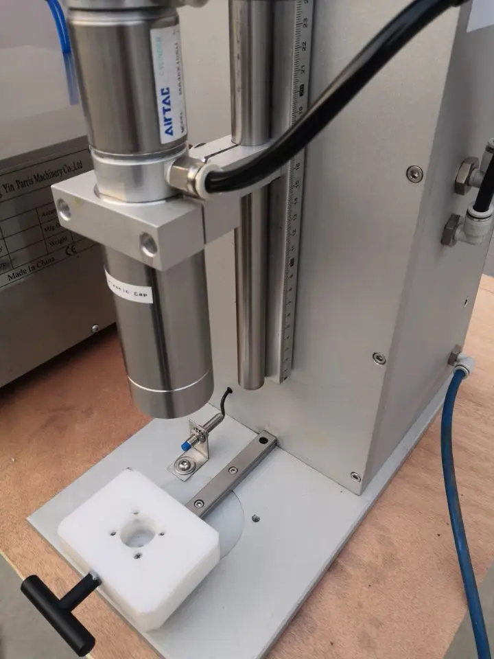 2026 New Cap Capper Automatic Capping Machine Glass Bottle Capping Machine