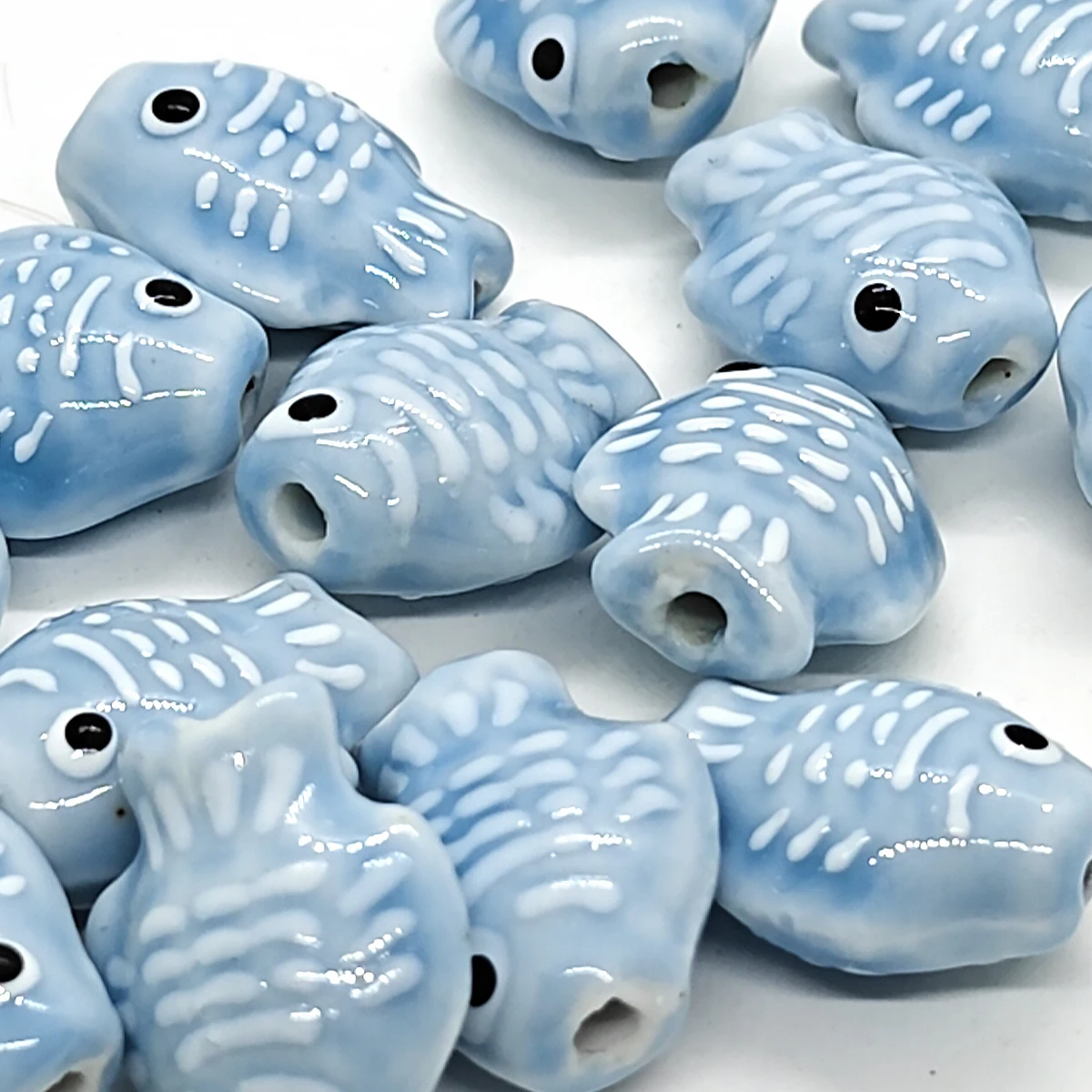 20mm 4pcs Blue Snapper Fish with White Stripe Ceramic Beads Ocean Sea Bream Charms for DIY Jewelry Making Necklace Bracelet Gift
