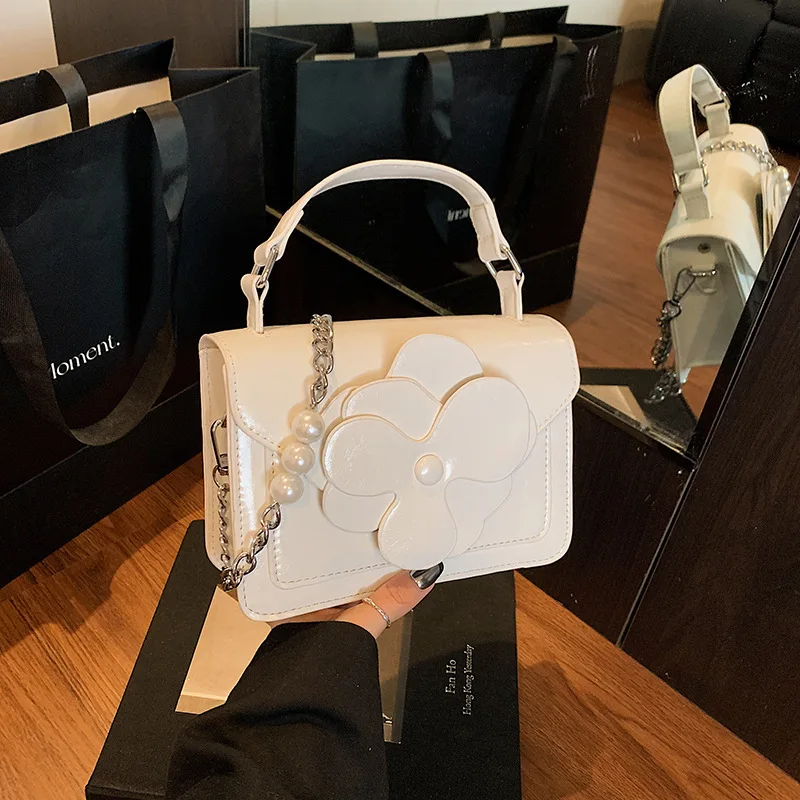 

New Fashion Chain Pearl Glossy Shoulder Bag, Flower Flip Messenger Mobile Phone Bag Women