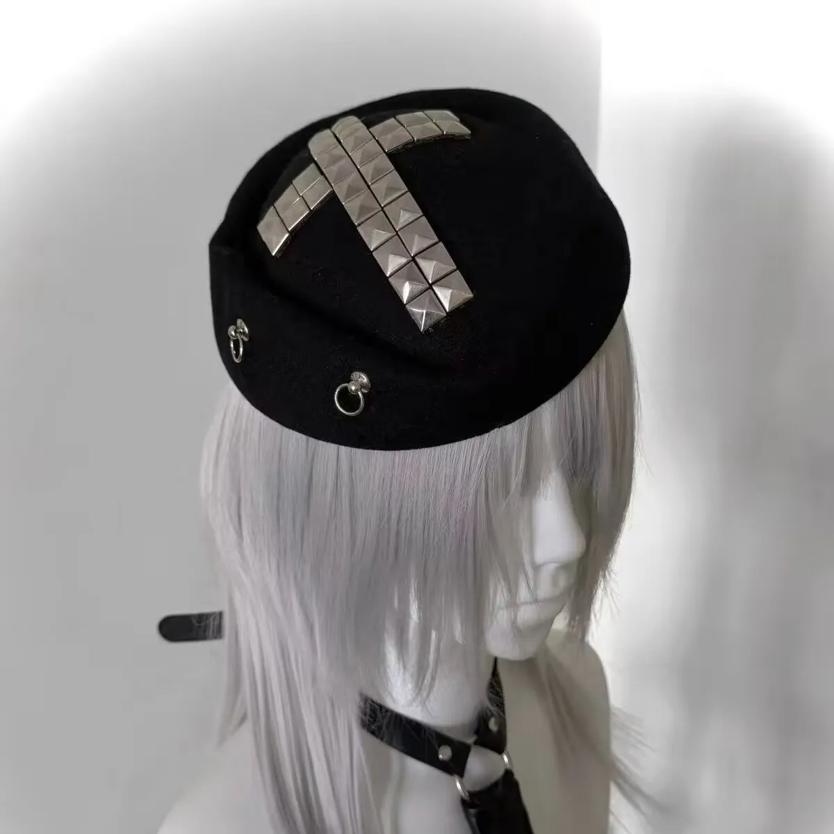 Punk Gothic Cross Rivet Beret Hat for Women, Black Wool Alt Fashion Hat Silver Pyramid Stud Cross Metal Decor Y2K Headwear