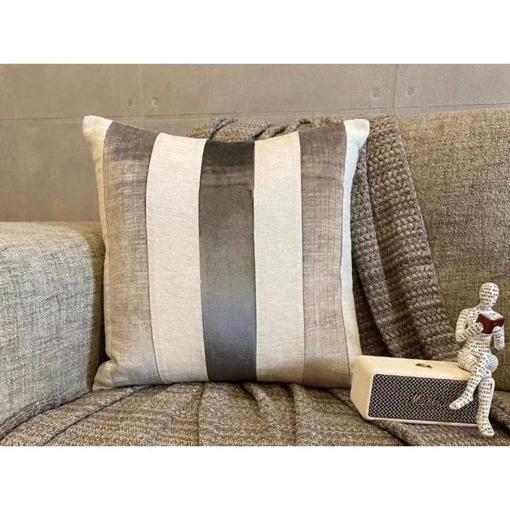 أغطية وسائد مخططة مخملية حديثة مقاس 26 × 26 | حافظات وسائد باللون الرمادي المرقعة لديكور المنزل المعاصر #3