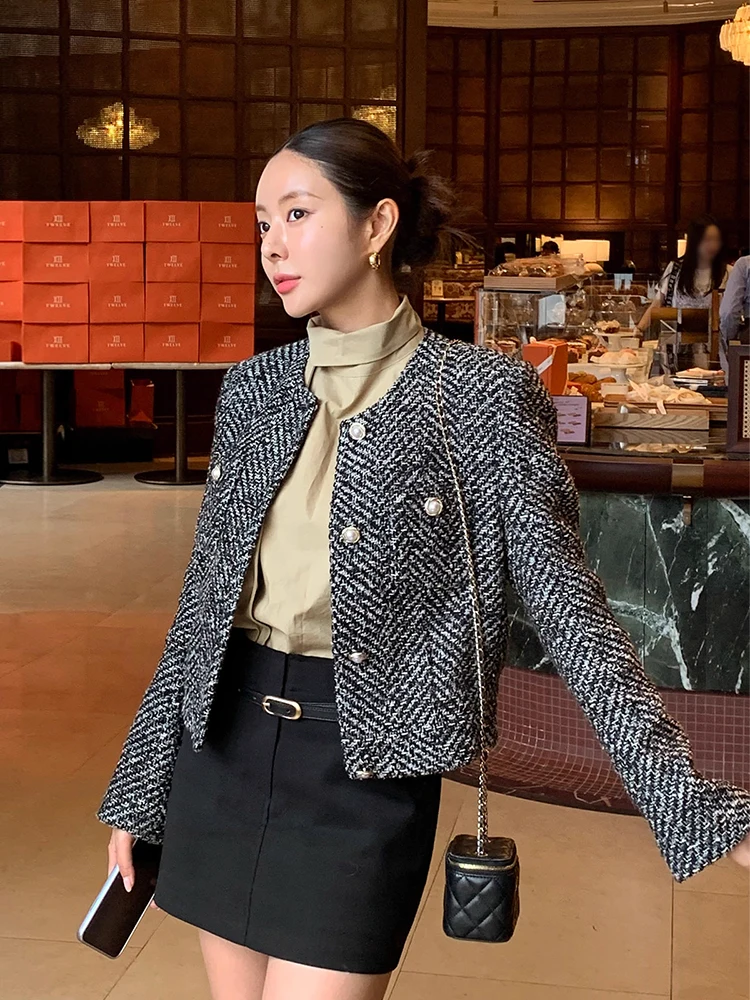 

Clothland Women Vintage Plaid Tweed Jacket Long Sleeve Pocket Houndstooth Retro Female Casual Coats Mujer CB176