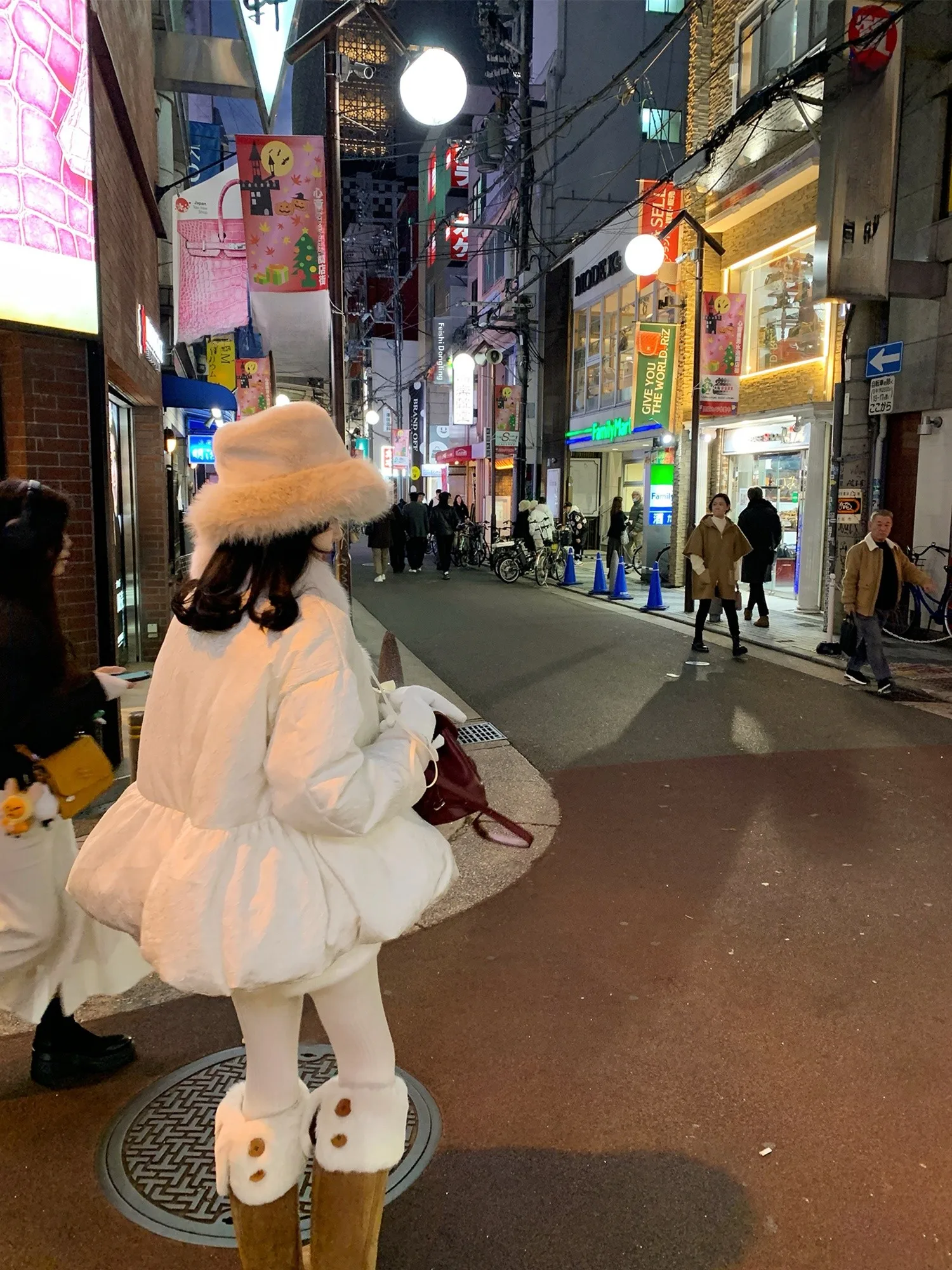 

Romantic Blooming Duck down Jacket Lightweight Warmth Big Eees Porcelain Snowman Floral Patterned Commuter Style V-Neck Short