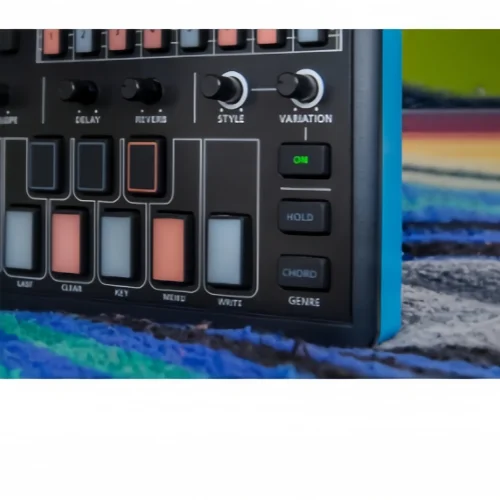 Roland J-6 Chord Synthesizer Máquina portátil de criação de músicas com som e recursos profissionais Roland