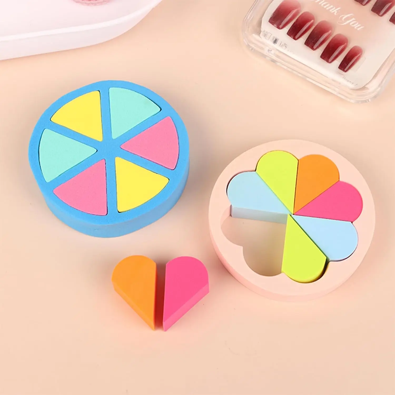 8 قطع من أسافين أدوات توزيع المكياج الصغيرة، إسفنجة مكياج مثلثة لكريم الأساس