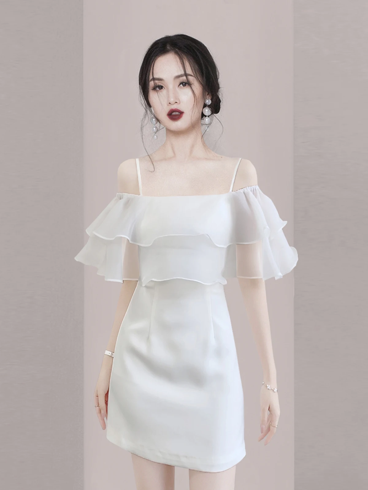 

Весна 2026: Новое поступление! Сексуальное модное женское роскошное чувственное короткое платье с рукавами-крылышками и кружевной отделкой для торжественных мероприятий.