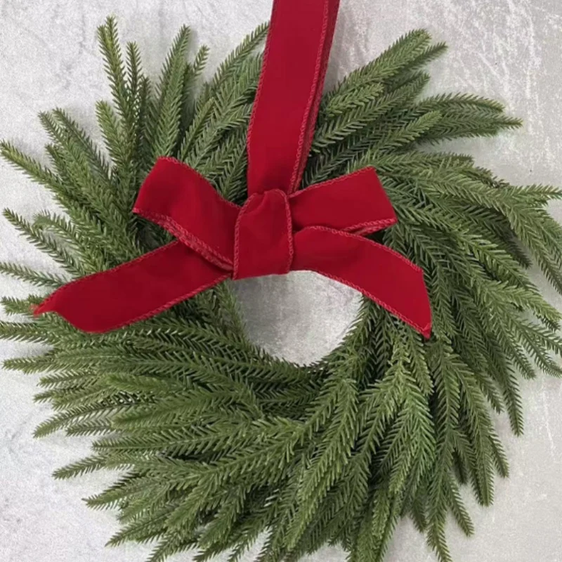 クリスマスキッチンキャビネットリース、チェック柄のリボン付き、キャビネットドアに吊るすリース、装飾的なホリデーデコレーション