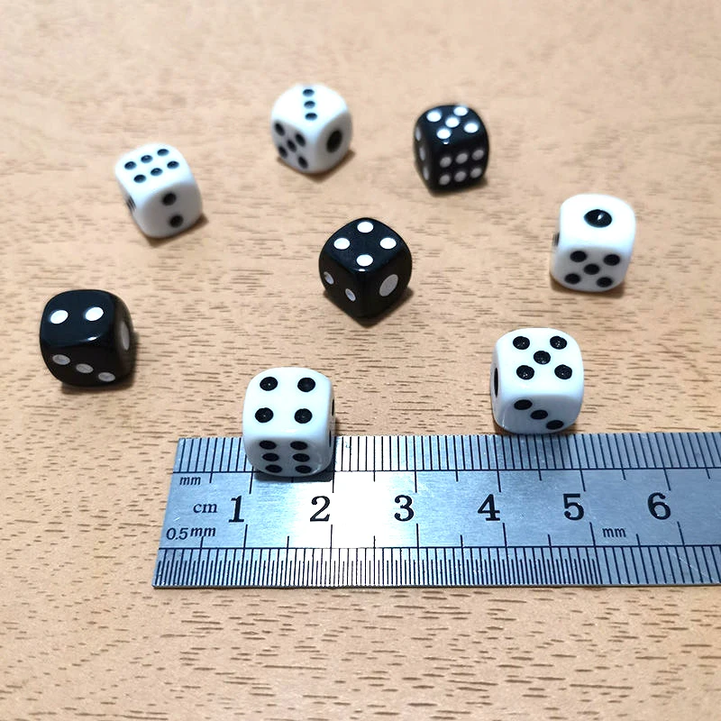 50 Piece 10mm Acrylic Square Point Dice Puzzle Gaming 6 Sided Dice DIY Game Accessory Decider Birthday Parties Black/White Cube