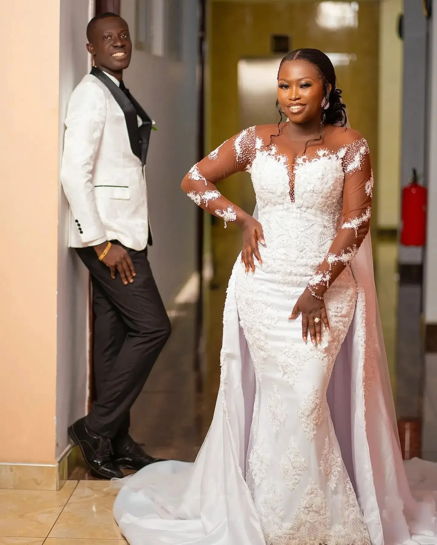 Robe De mariée sirène personnalisée, col transparent, perles brillantes, avec des Appliques, manches longues, avec traîne détachable