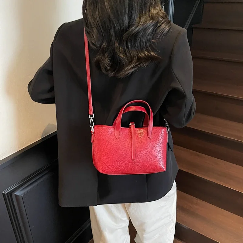 

Elegant Women Leather Luxury Shoulder Bag Fashion Designer Crossbody Tote Handbag For Trendy Urban Wear