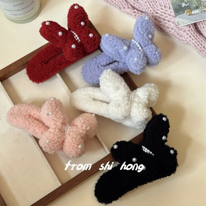 Autumn Winter Plush Flower Hair Claw For Women Duckbill Clip Hairpin 2025 New Trendy Butterfly Pearl Hair Clips Hair Accessories