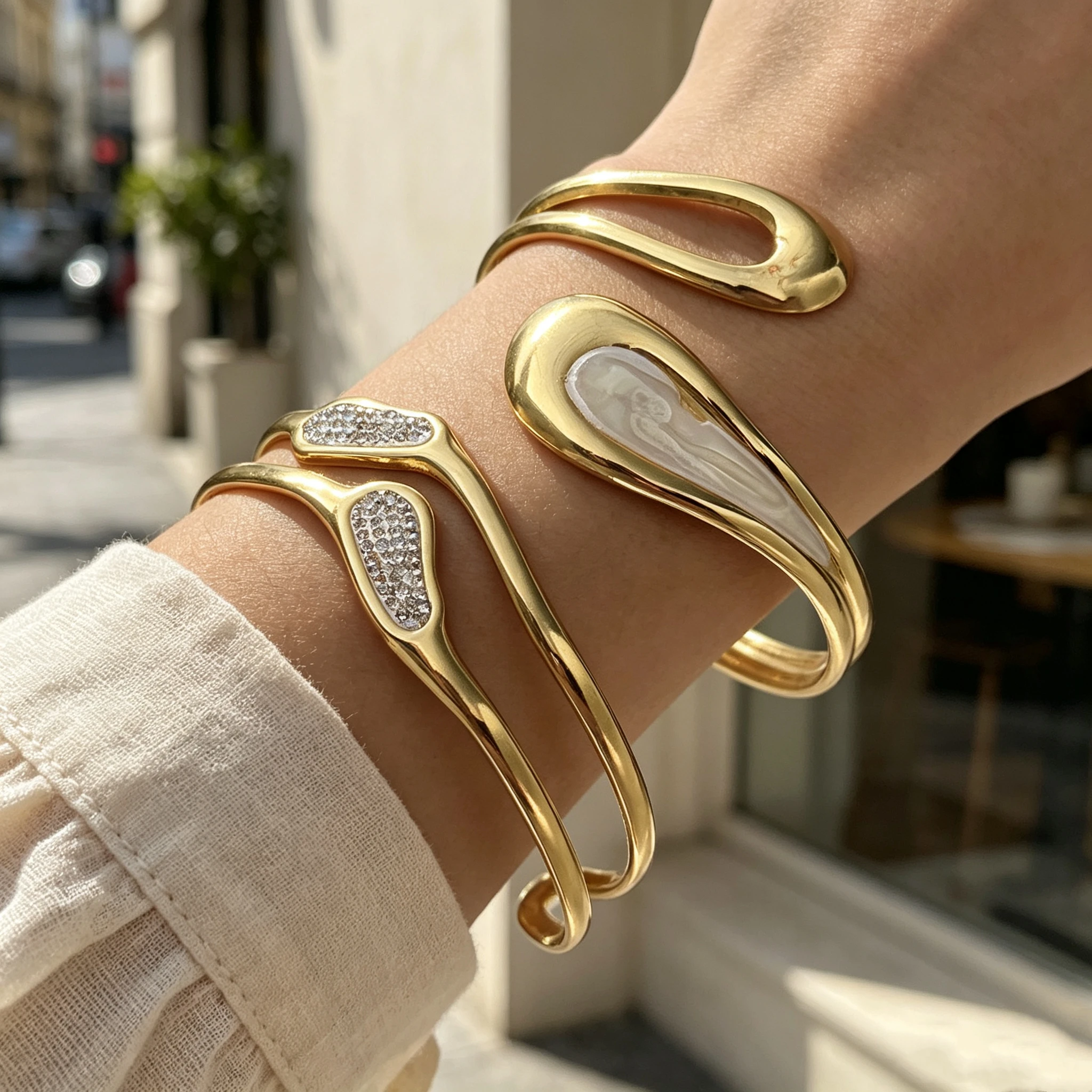 Elegantes CZ Geometrisches Edelstahl-Armreif für Damen, Zierliches Emaille-Hohlarmband, Unregelmäßiger Offener Armreif, Party- und Alltagsschmuck, Geschenk – Detail 3