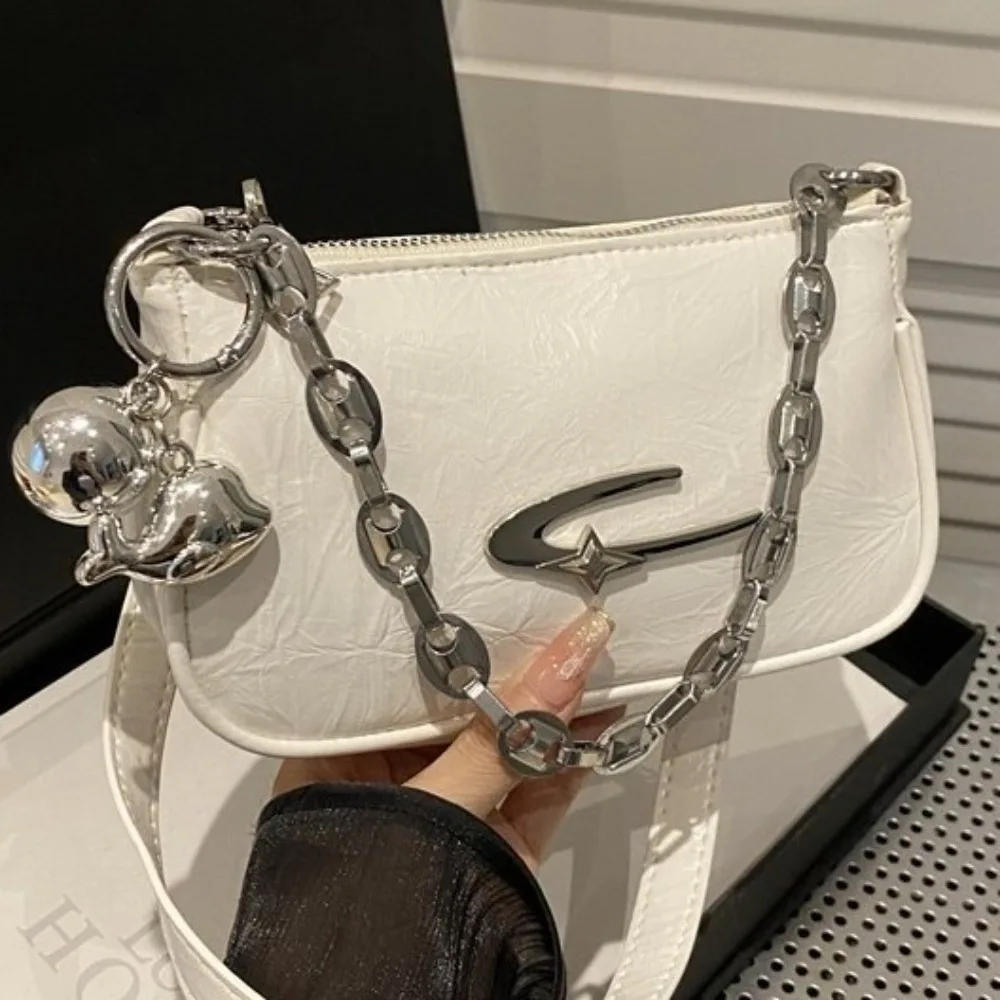PU Y2K Shoulder Bag Metal Ball Pendant Pleated Design Metal Chain Hobo Handbag White Color Zipper Closure Underarm Bag Dating 2