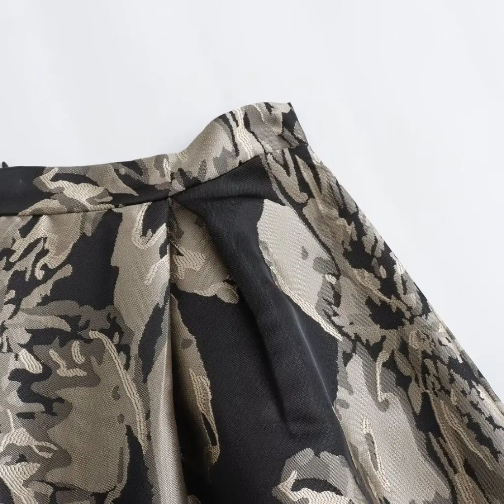 

High-Waisted Draped Skirt for Women Fashionable European American Style Metal Detail Large A-Line Skirt for Winter New Arrivals