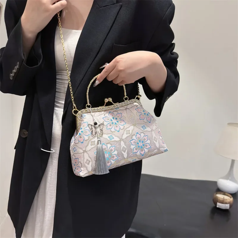 Retro Women Pink Blue Gray Shell Clip Shaped Tassel Shoulder Bag Floral Embroidered Handbags Clutch Crystal Chain Messenger Bags