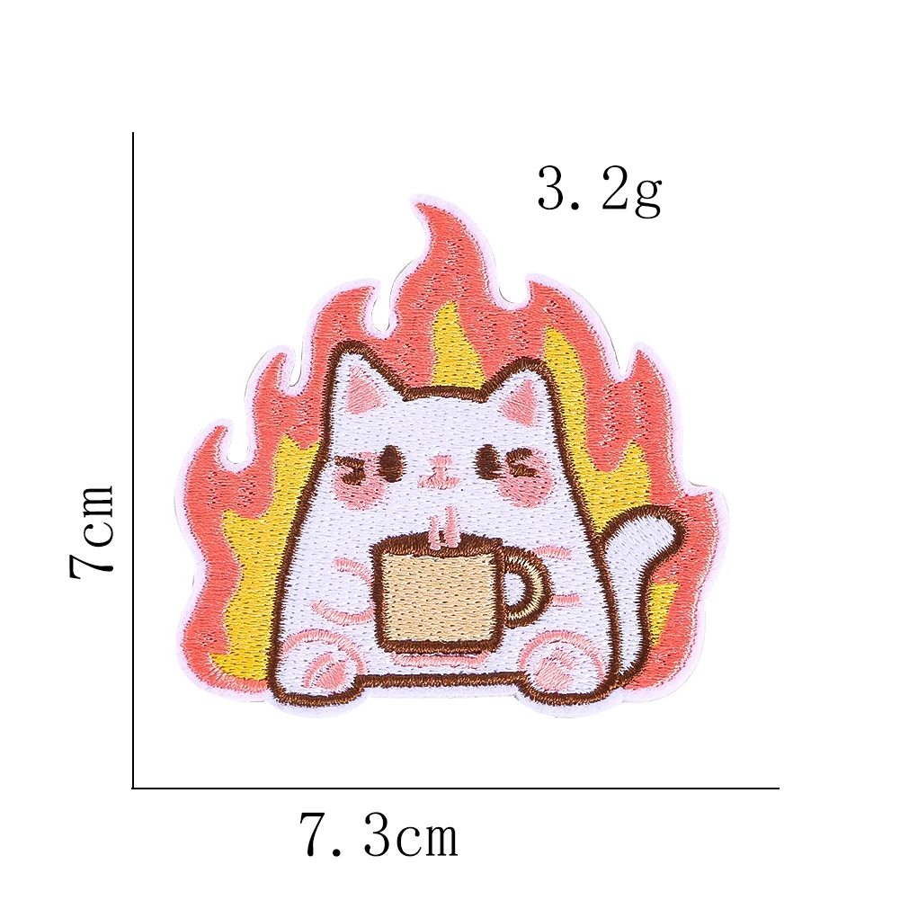 Lustige „This is Fine“ Meme-Aufnäher, sarkastische Feuer-Tier-Stickerei zum Aufbügeln für DIY-Kleidung, Jeans, Rucksäcke, Dekoration – Detail 10
