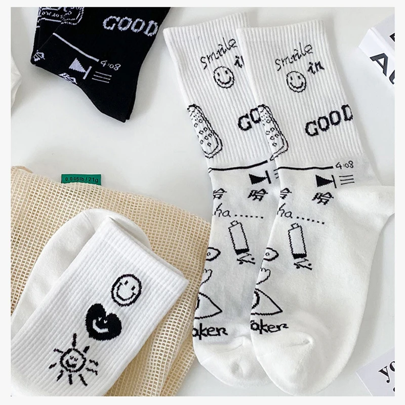 Fashion Cute Smiling Face Socks Women Men Black White Couple Cotton Socks Korean Style Kawai Harajuku Calceines Funny Socks