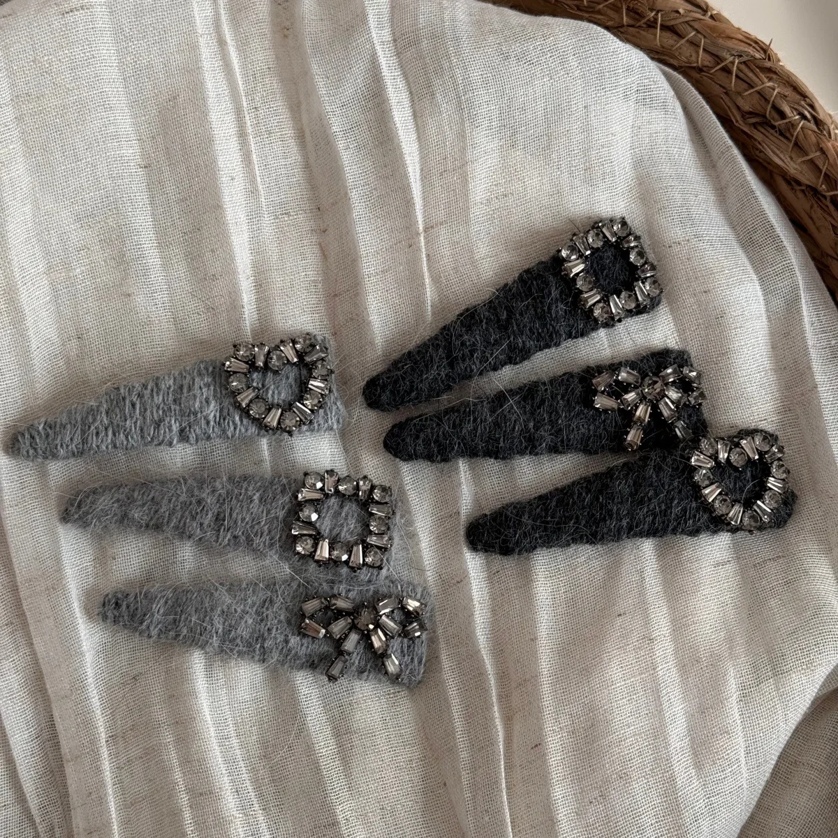 Autumn and Winter Rhinestone Plush Hairpin Women Bangs Side Clip Light Luxury High-end Duckbill Clip Small Edge Clip Accessory
