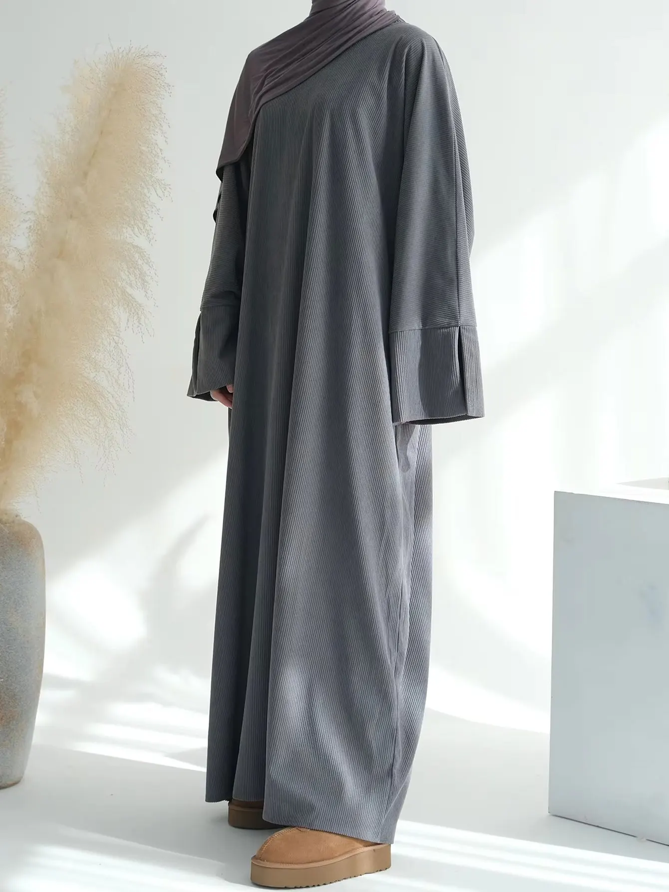 New Arrival Turkey Dubai Muslim Winter Abaya Corduroy Women Closed Abaya Loose Daily Wear Muslim Long Winter Dress