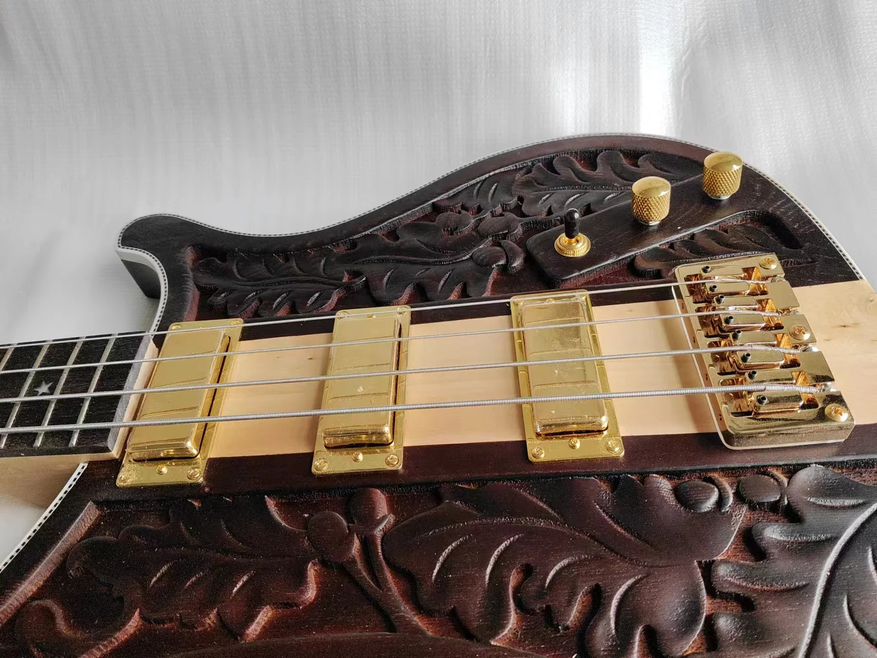 NEW 4-string 3 pickup carved pattern piano body electric bass forehand inventory