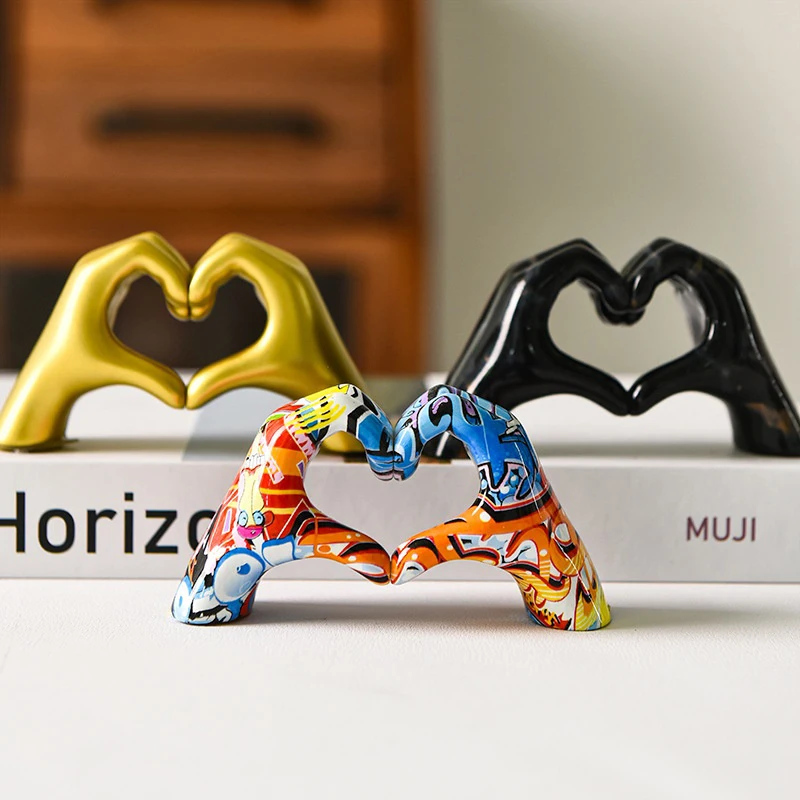 Nordic Heart Shaped Statue Creative Graffiti Resin Hand Heart Gesture Statue Home Decoration For Girlfriend Valentine Day Gift