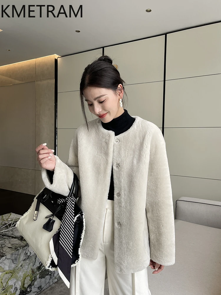 سترة من صوف ميرينو الطبيعي لعام 100% من جلد الغنم مزدوجة الوجه معطف نسائي فاخر مستقيم من الفرو الحقيقي ملابس شتوية للنساء 2025