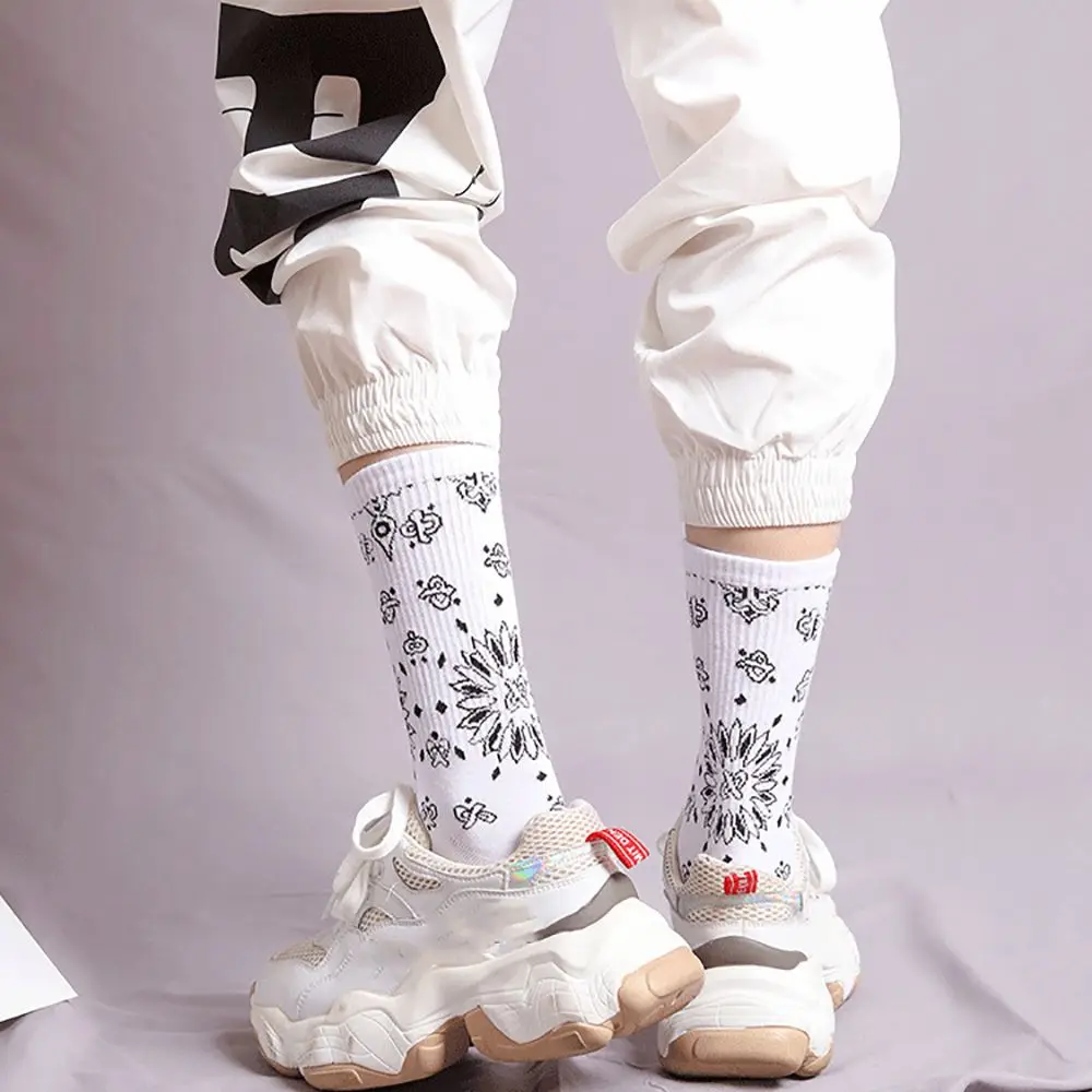 Fashion Harajuku Fashion Paisley Flower Socks Printed Hip Hop Woman Men Socks Middle Tube Hosiery