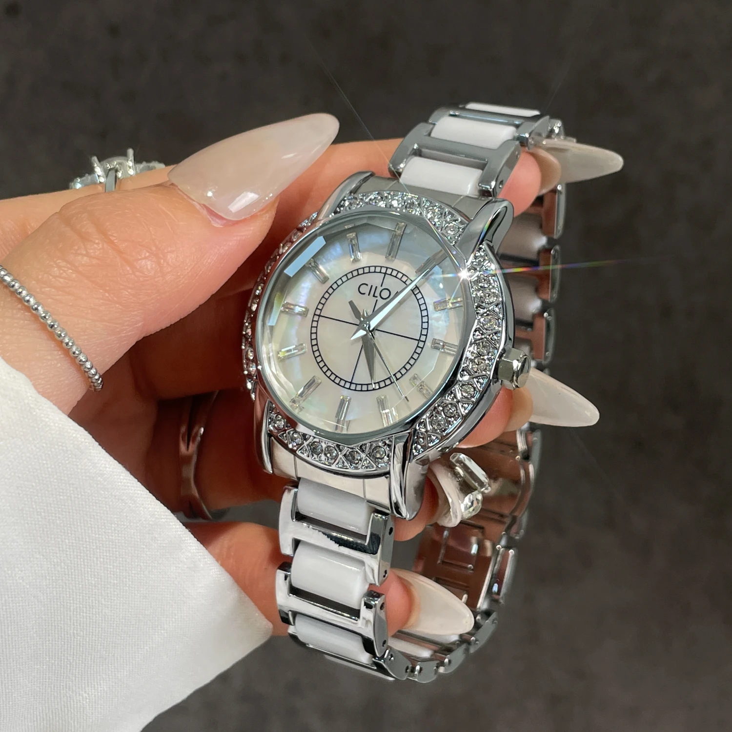 CILOA Relógio feminino de última geração com mostrador grande branco, 2025 nova moda casual presente de luxo, relógio de quartzo à prova d'água de última geração