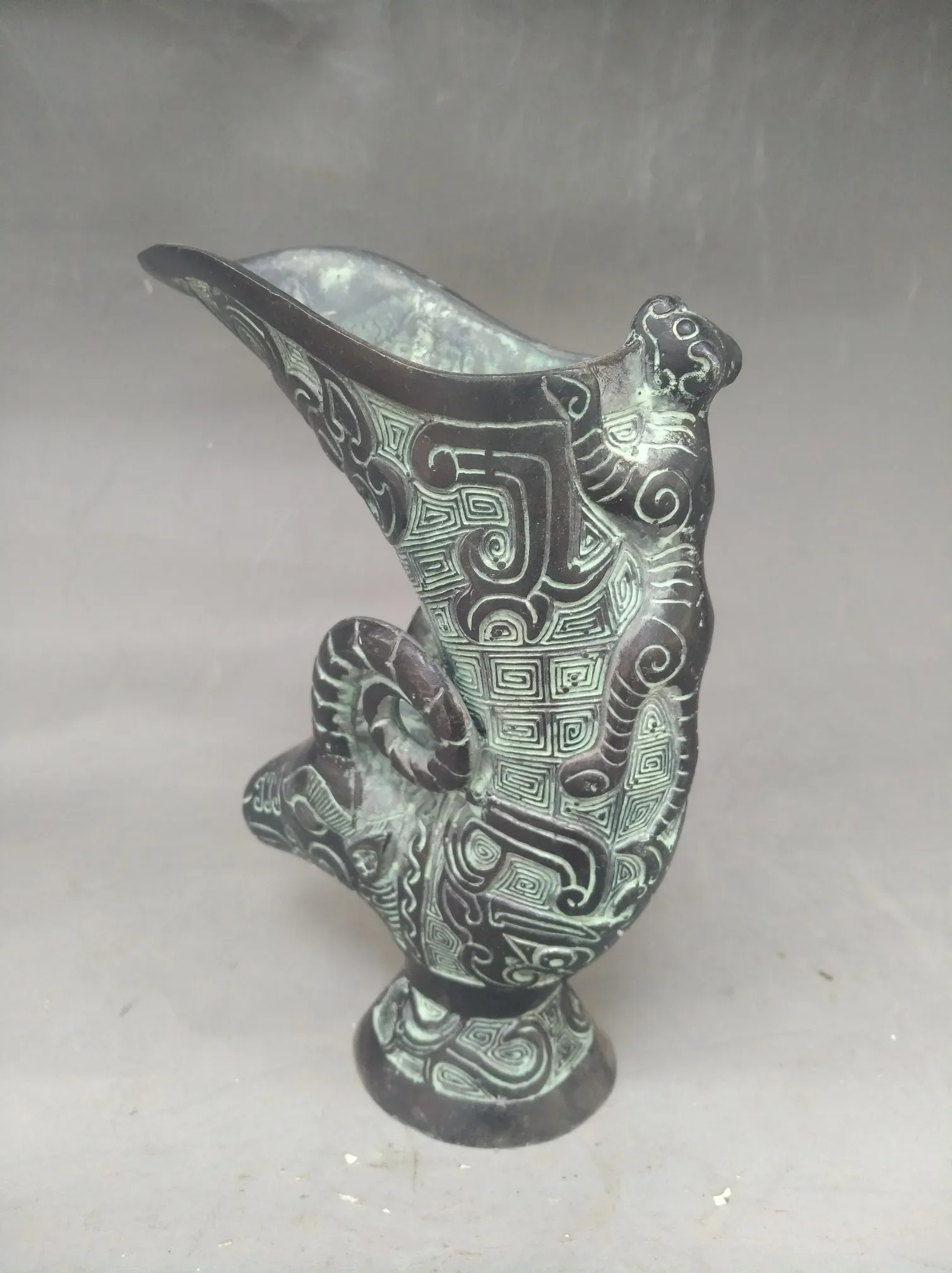 Decorated Handwork Bronze Carving Sheep horn Spared Its Tail Beautiful Vase Cup