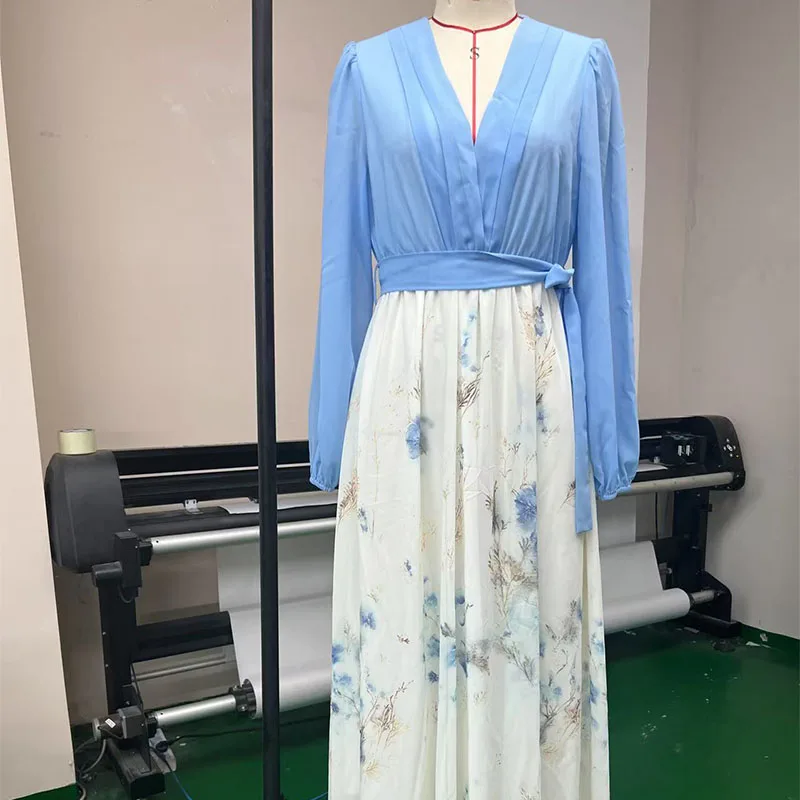 エレガントな花柄プリントの女性の V ネック長袖ドレス春秋自由奔放に生きるパッチワークフラワープリントカジュアルルーズマキシドレス