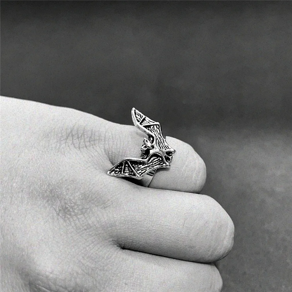Personality Punk Darkness Ancient Silver Stereo Bat Moth Heart-shaped Devil Eye Opening Rings for Women Halloween Jewelry Gift