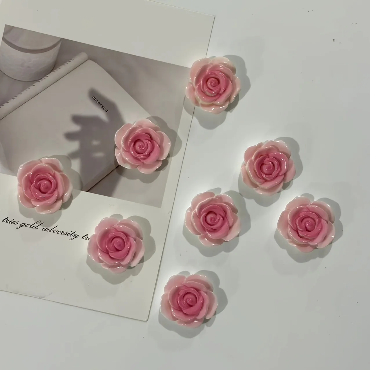 8 Stück Farbverlauf Rote Rosen Kühlschrankmagnete Geeignet für Küche, Büro, Spülmaschine, Harz-Kühlschrankmagnete mit Basis & Farbe