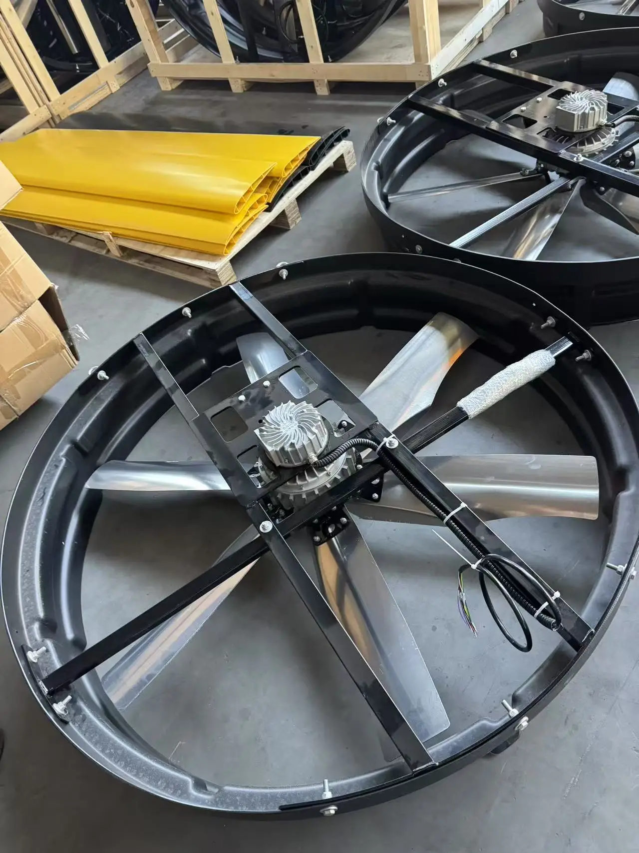 Aviary Fan Farm Equipment Application Controlled by Heavy Duty Polyethylene Housing and Steel Mesh